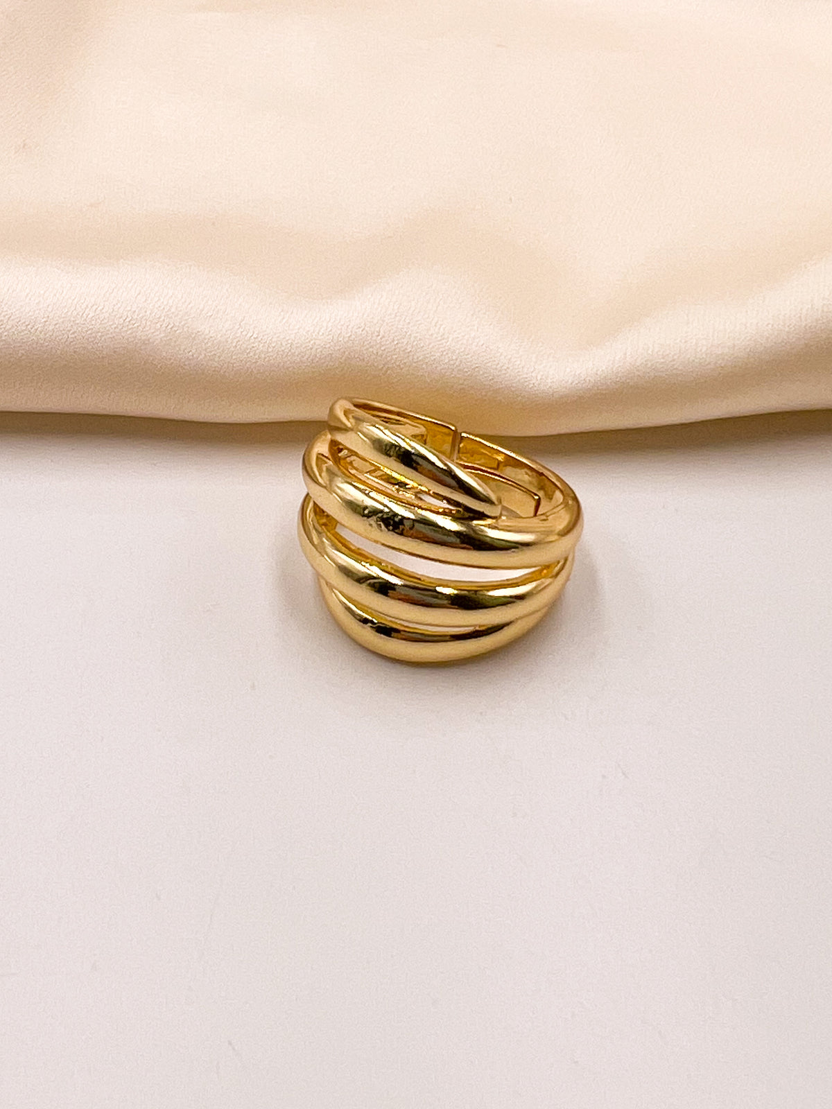 Anillo Leticia dorado  en rodio - EKA Accesorios