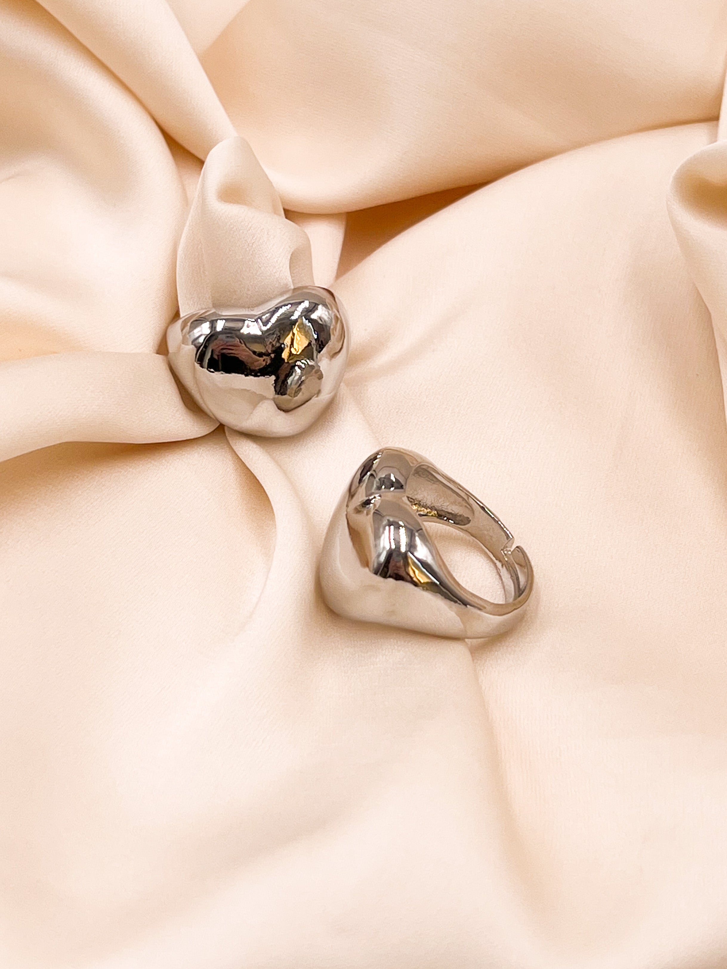 Anillo corazón grueso plateado en rodio - EKA Accesorios