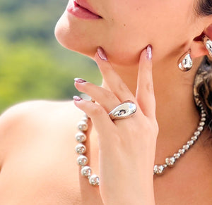 Anillo en gota modelo en rodio - EKA Accesorios