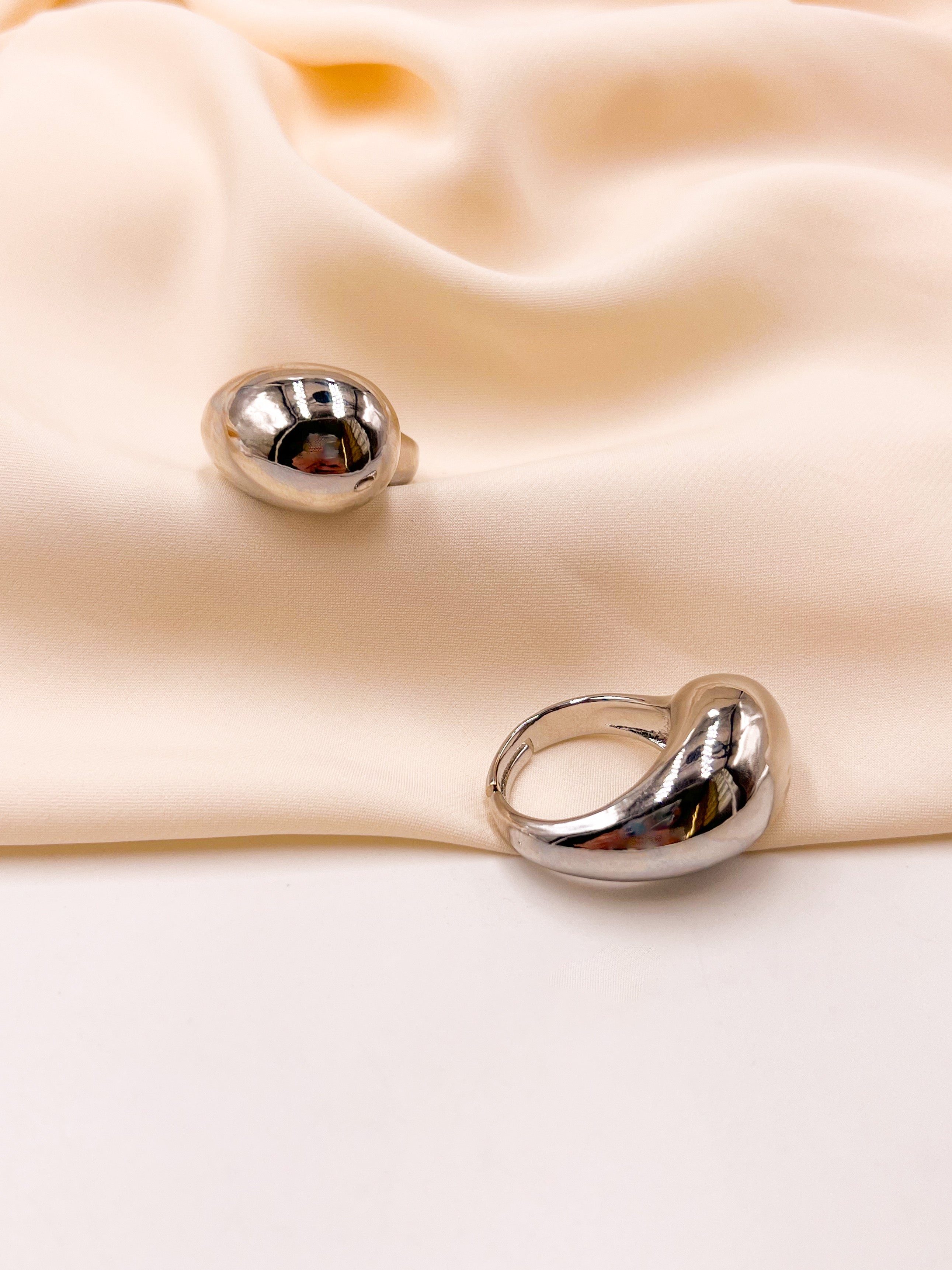 Anillo en gota plateado en rodio - EKA Accesorios