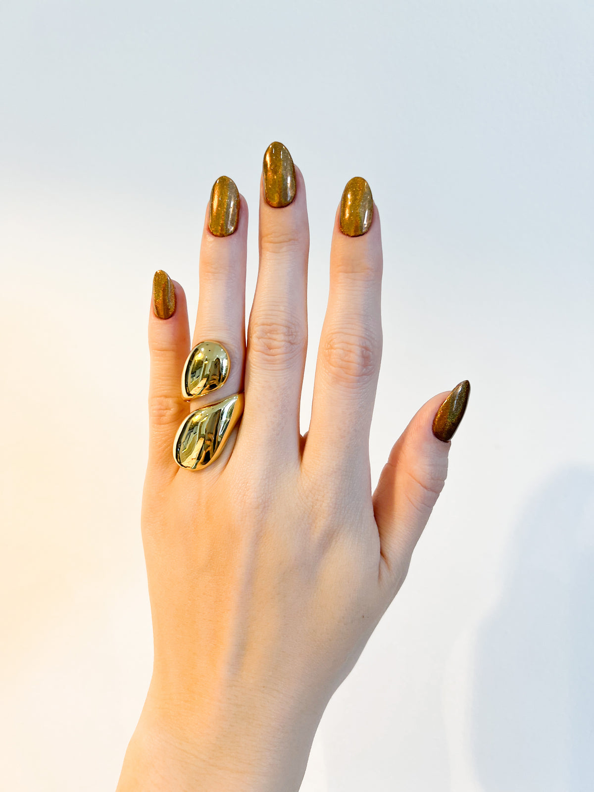 Anillo roma dorado en rodio - EKA Accesorios